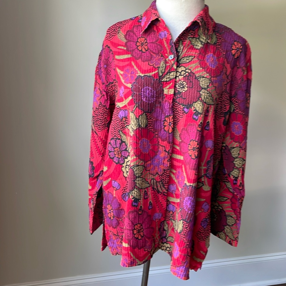 Chico’s Design 98% silk and 2% spandex flowers blouse